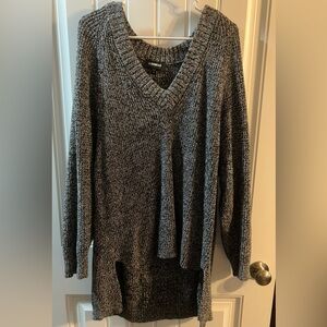 Express Women’s V Neck Hi-Low Sweater, Black and White Marled, M